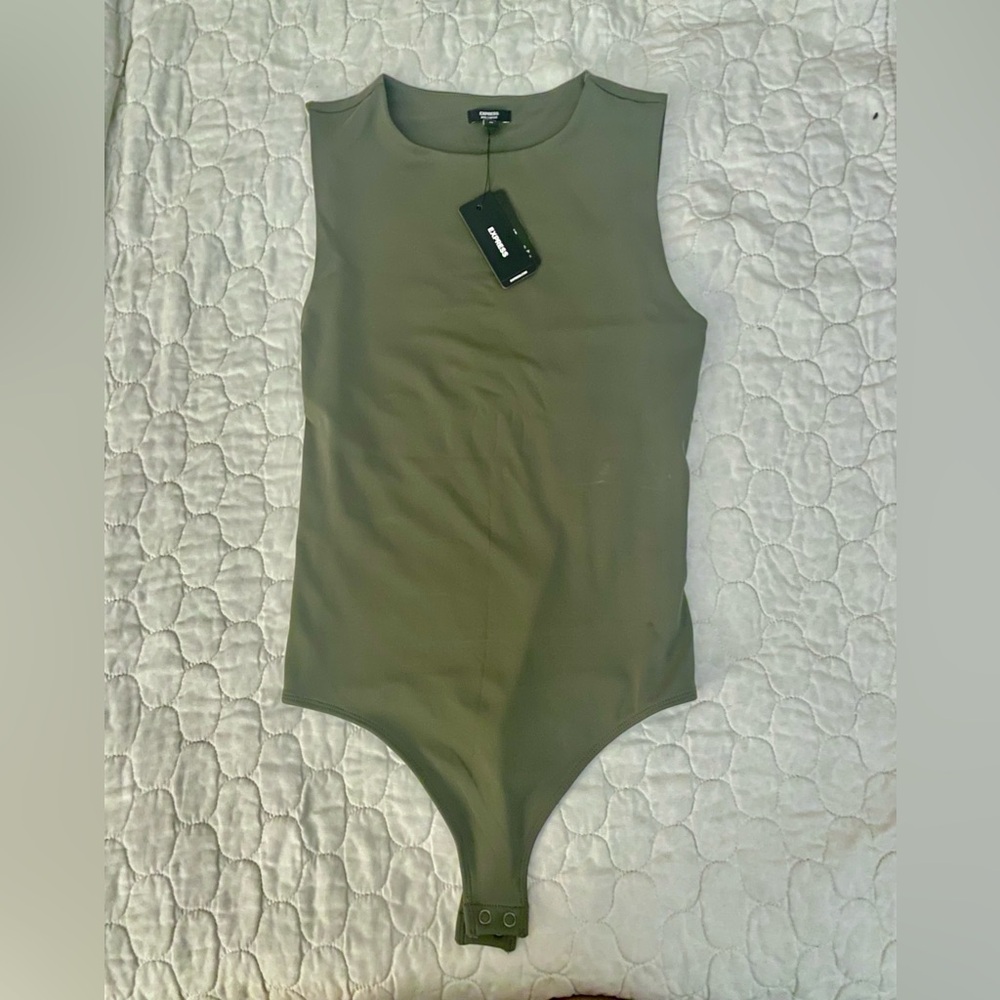 Express Body Contour top